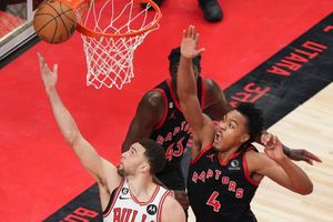 Bulls remontan de visita a Raptors y van por último boleto a Playoffs vs Miami Heat