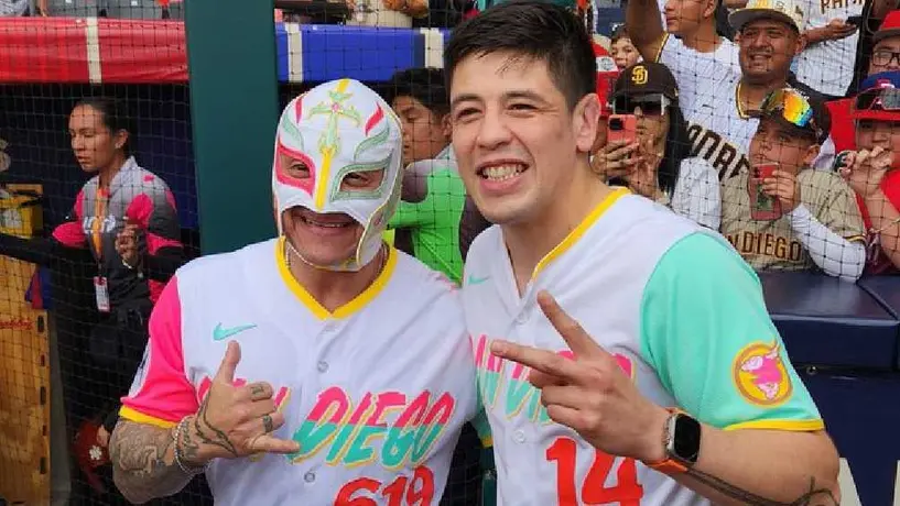 ¡Invitados de lujo! Brandon Moreno y Rey Mysterio presentes en la MLB en México