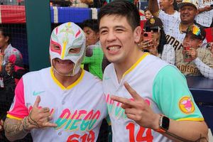 ¡Invitados de lujo! Brandon Moreno y Rey Mysterio presentes en la MLB en México