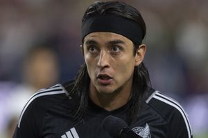 ¿Eres tú, Peso Pluma? Confunden a Carlos Acevedo con el artista en Torreón