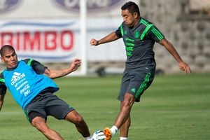 Carlos Salcido recuerda cuando, junto con HH, dejaron en calzones a Marco Fabián