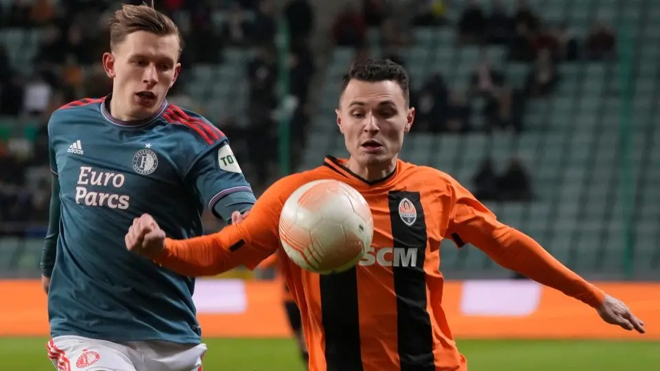Feyenoord: Santi Giménez ausente en el empate ante Shakhtar