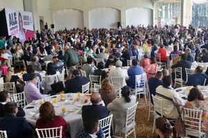 Promete Del Moral impulso económico ante empresarios atizapenses