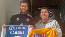Salvador Cabañas visitó a los Tigres e intercambió jersey con Gignac