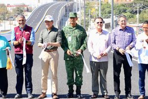 Rutilio Escandón abre al tránsito la parte superior del doble paso a desnivel del Libramiento Norte