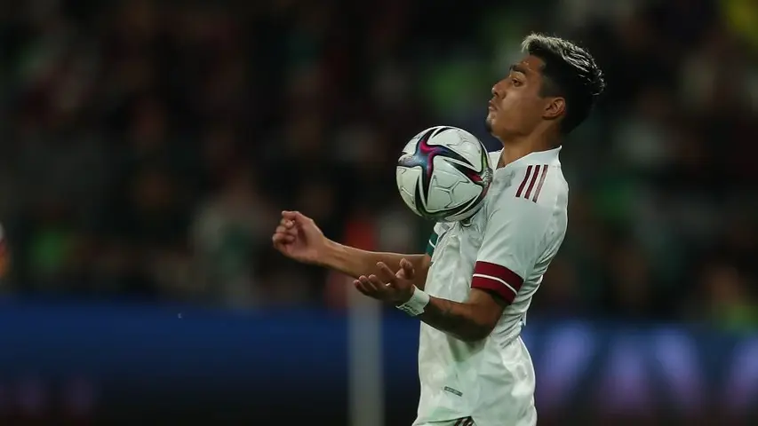 Julián Araujo representando a la Selección Mexicana | MEXSPORT