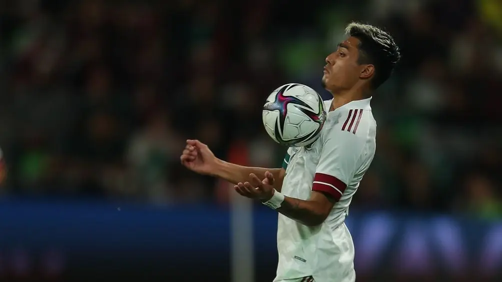 Julián Araujo representando a la Selección Mexicana | MEXSPORT