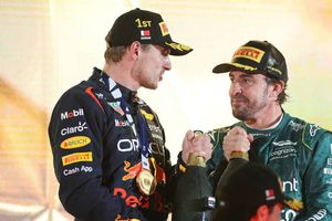 Chris Horner manda duro mensaje contra Max Verstappen: "No lo veo siendo como Fernando Alonso"