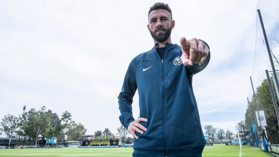 Layún pide a afición del América entonar 'Sarà perché ti amo' ante Chivas en el Estadio Azteca
