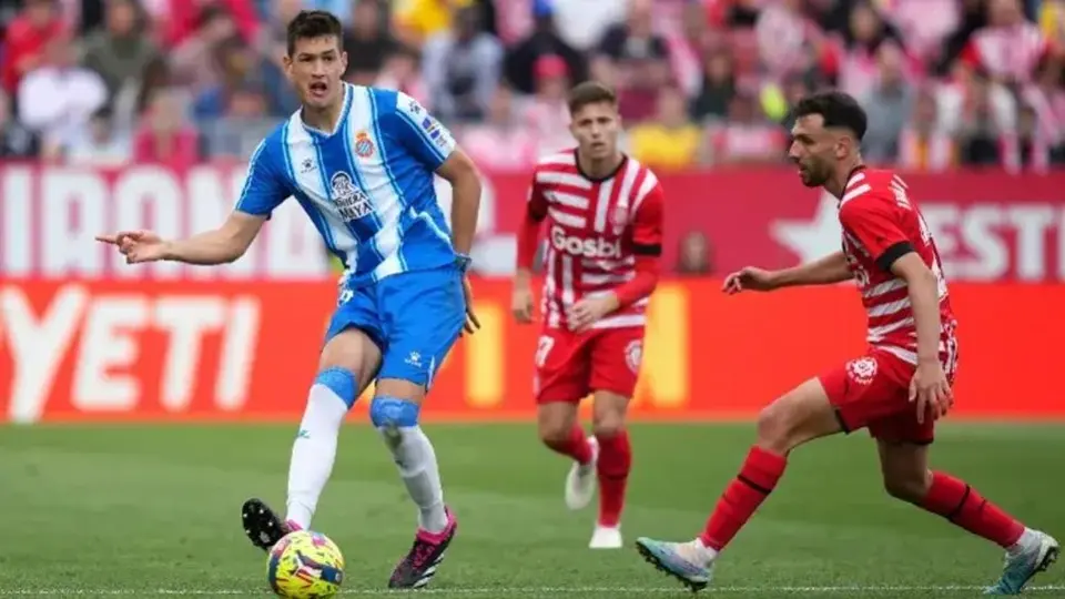 El Espanyol con César Montes cae ante el Girona y suma su cuarta derrota al hilo