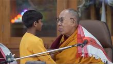 Dalái Lama ofrece disculpas tras furia de internautas por video donde besa a un niño