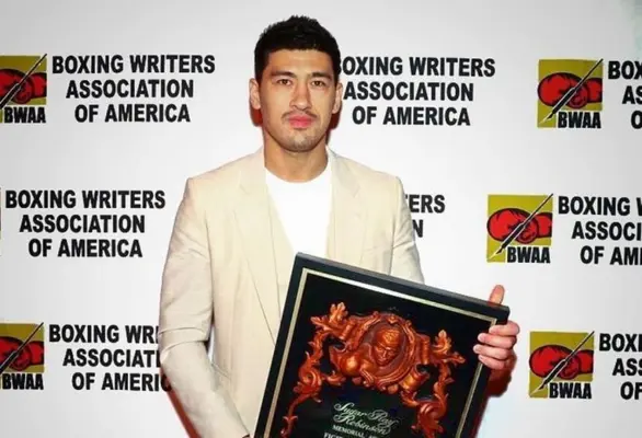 Dmitry Bivol fue nombrado Boxeador del Año 2022; 'Canelo' Álvarez no fue considerado