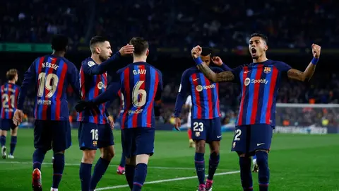 Barcelona golea al Sevilla y aumentan a ocho puntos su ventaja en el liderato