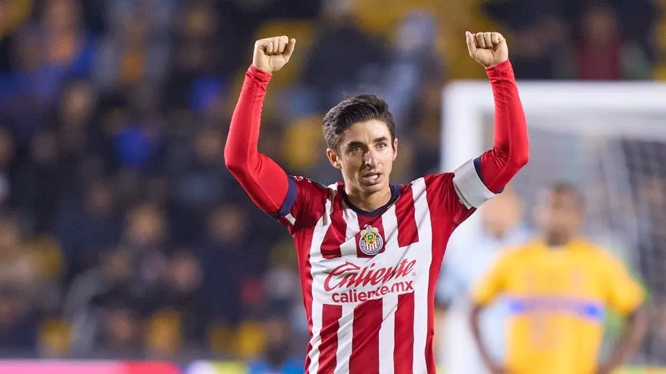 Chivas ofrecerá renovación a Isaac Brizuela hasta 2025