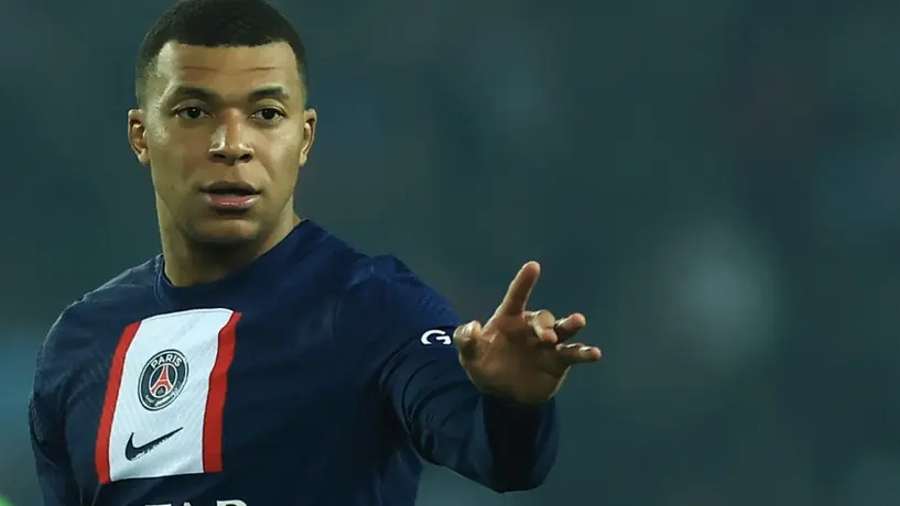 Segio Ramos y Kylian Mbappé presumieron jersey del PSG de Anuel AA