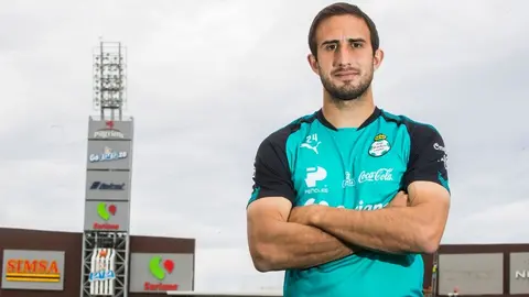 Santos negocia con Sporting de Gijón para recuperar a Carlos Izquierdoz