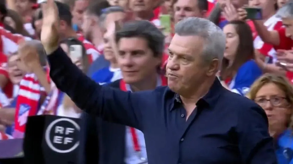 Javier 'Vasco' Aguirre: Afición del Atlético de Madrid se deshizo en ovaciones al DT mexicano