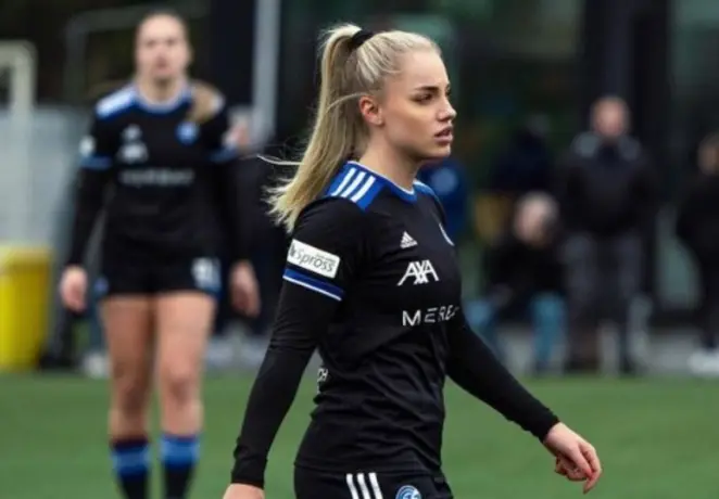 ¡Locura! La futbolista más bella del mundo posa en traje de baño