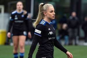 ¡Locura! La futbolista más bella del mundo posa en traje de baño