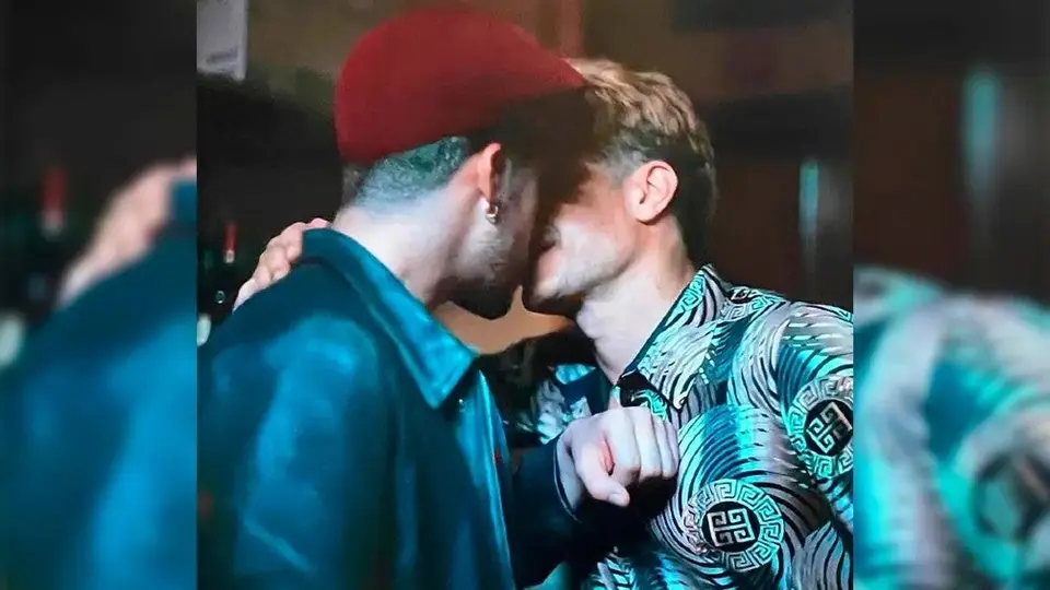 Bad Bunny y Gael García protagonizaron un beso en imágenes filtradas de 'Cassandro'