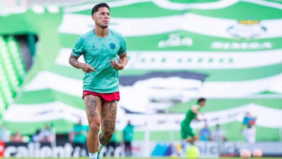 Cruz Azul hace oficial el fichaje de Carlos Salcedo; 23 días tras su llegada a la CDMX