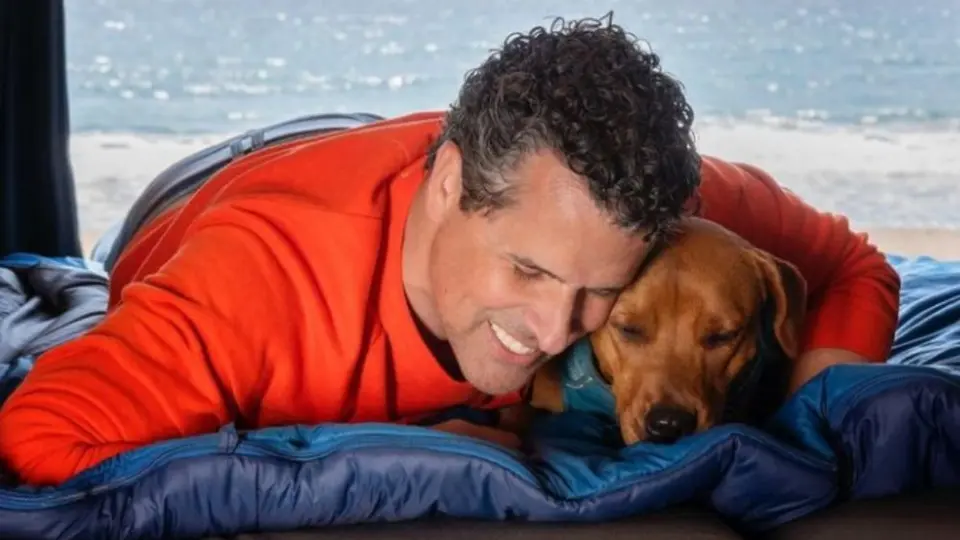 Marco Antonio Regil da en adopción a su perrita y recibe críticas de sus seguidores
