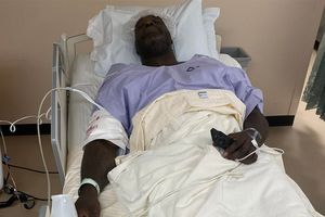 Shaquille O'Neal publica foto desde la cama de un hospital