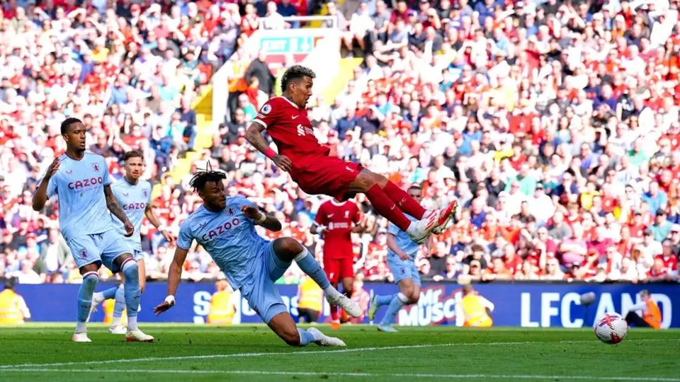 Liverpool empata a contra el Aston Villa con gol de un Firmino que se despide