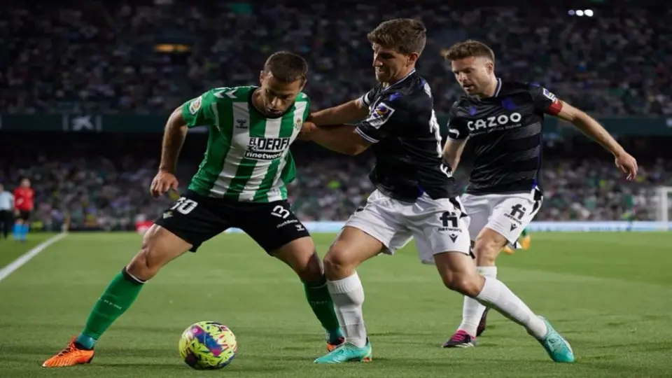 Andrés Guardado fue titular en empate de Betis frente a Real Sociedad