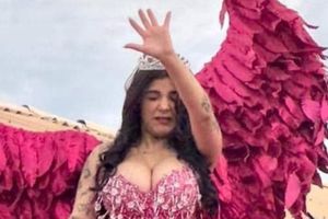 Karely Ruíz fue recibida con 'huevazos' en Carnaval de Guaymas y escoltada por la SEMAR