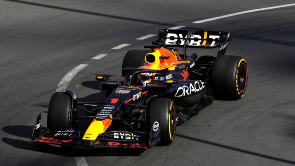 Helmut Marko sobre el RB19: "Si hay un pequeño cambio en el auto, será en interés de Max"