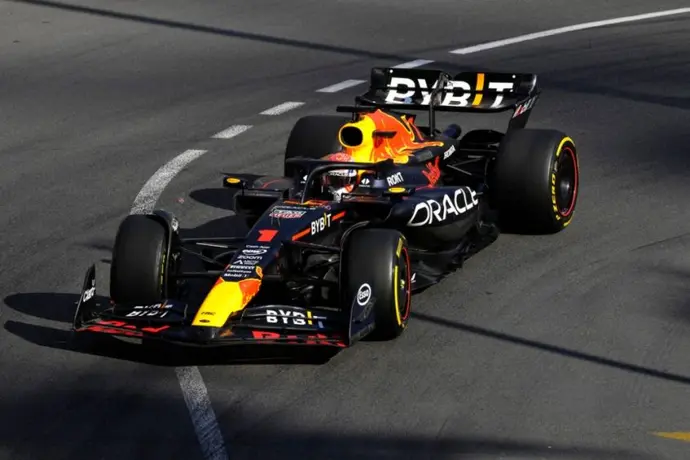Helmut Marko sobre el RB19: "Si hay un pequeño cambio en el auto, será en interés de Max"