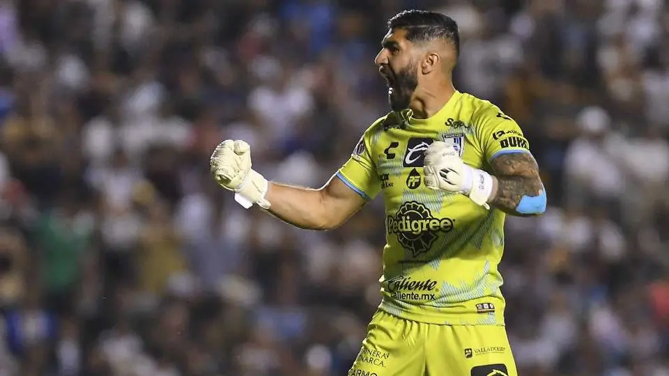Liga MX: Gil Alcalá brilla en la victoria de Gallos ante Pumas para cerrar la Jornada 13