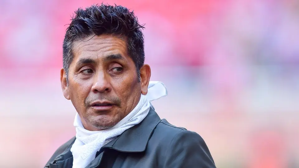 Jorge Campos apoya con 15 mil pesos a un exentrenador que ahora recolecta PET