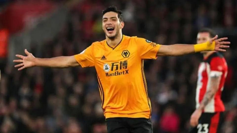 Raúl Jiménez apunta a salir del Wolverhampton en el verano, según medios británicos