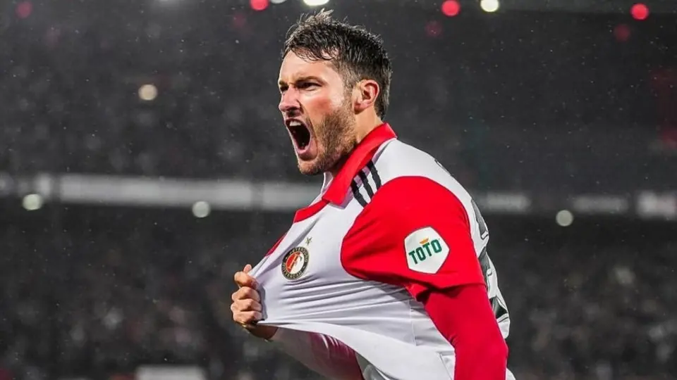 Santiago Giménez, el futbolista que más incrementó su valor en la Eredivisie en la temporada 2022-23