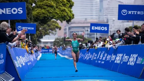 Rosa María Tapia ganó medalla de plata histórica en la Serie de Campeonato Mundial de Triatlón