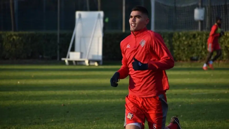Johan Vásquez, con el objetivo de consolidarse en Cremonese tras llegada de Davide Ballardini