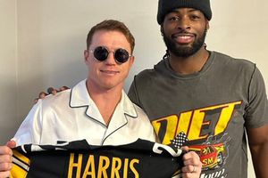 Najee Harris visitó a Canelo Álvarez previo a su pelea con Ryder y le regaló su jersey