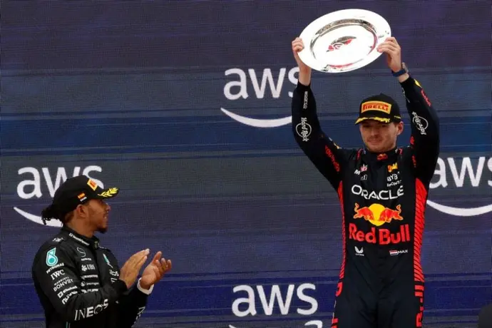 Max Verstappen se coronó en el Gran Premio de España; 'Checo' Pérez rescató la cuarta posición