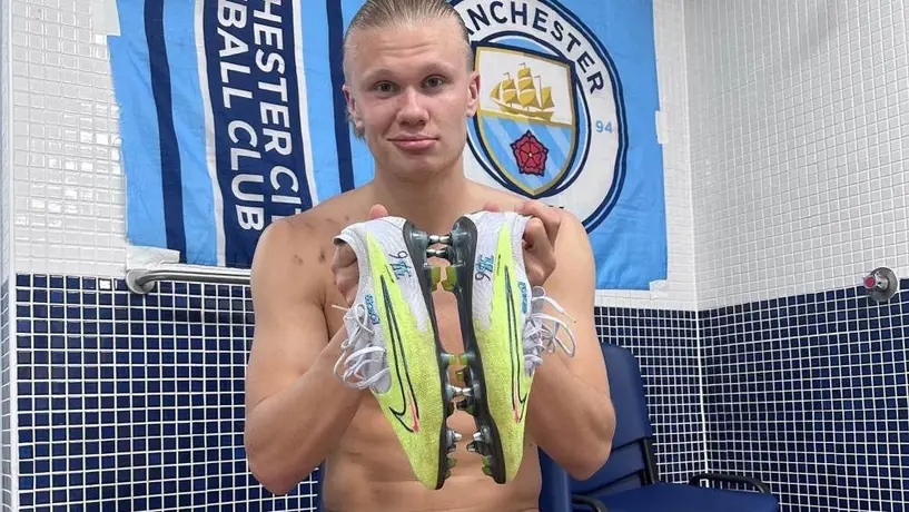 Erling Haaland modifica sus botines tras anotar una vez más en Premier League
