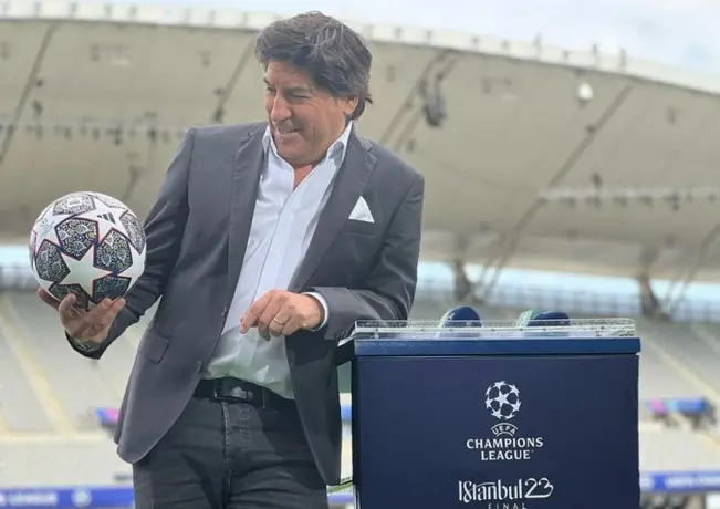Iván Zamorano y Pep Guardiola se saludaron previo a la Final de la Champions