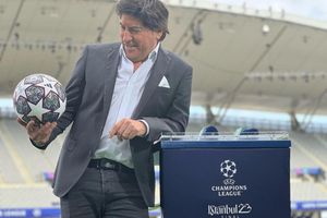 Iván Zamorano y Pep Guardiola se saludaron previo a la Final de la Champions