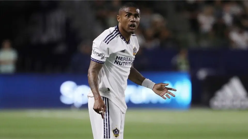 Douglas Costa fue condenado por no pagar pensión alimenticia