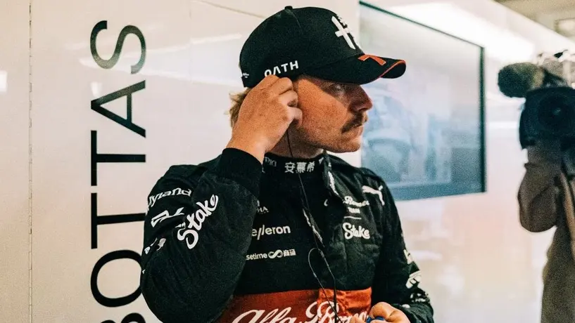 Valtteri Bottas compartió foto desnudo para refrescarse del calor