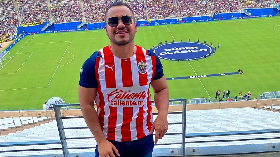 Gerardo Coronel: 'Que hoy Chivas traiga de himno mi canción me regresó del retiro'