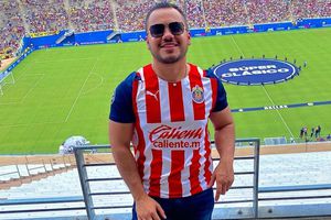 Gerardo Coronel: 'Que hoy Chivas traiga de himno mi canción me regresó del retiro'