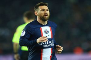 Messi sorprendió a fanático que esperó afuera de su casa por 10 horas