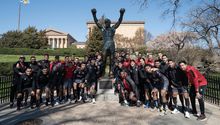 Atlas visitó la estatua de Rocky Balboa previo a su encuentro por la Concacaf Liga de Campeones