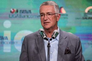 Ricardo Salinas Pliego sobre el nuevo entrenador del Tri: "Ni me interesa"